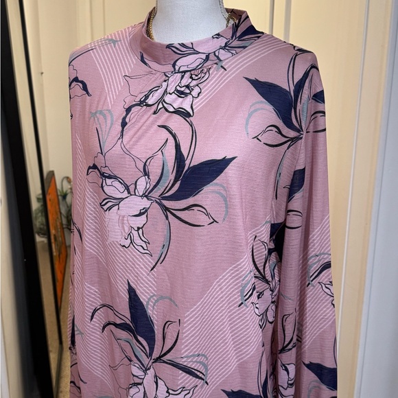 Pink long sleeve oversized blouse with mock neck and peter pan collar - Picture 2 of 4